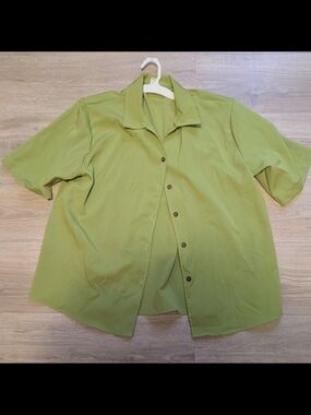 Women's Short Sleeve Button-Up Shirt - Green